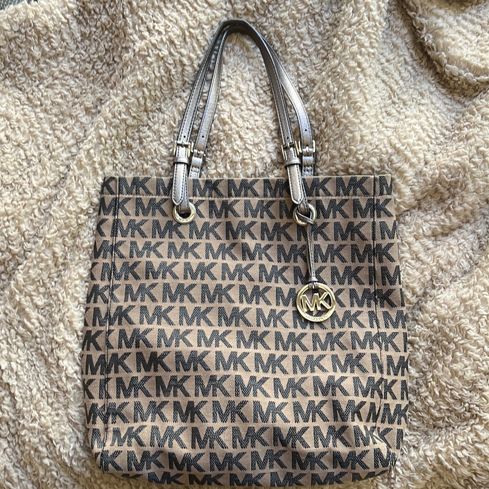 Brand new condition Michael Kors Tote bag! 💕🤎🖤👜